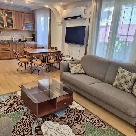 Beachside Duplex With Patio Antalya