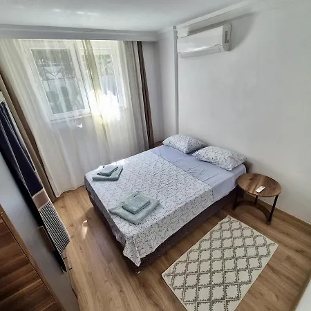 דירה Beachside Duplex With Patio