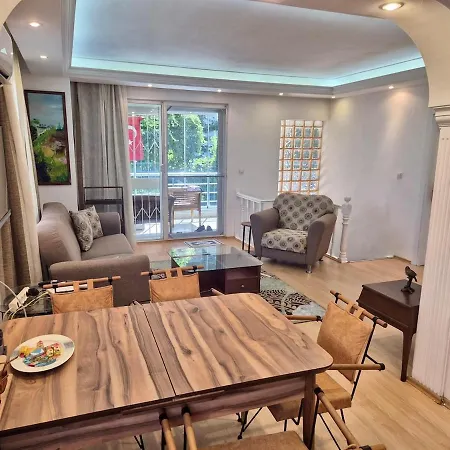 Beachside Duplex With Patio דירה אנטליה