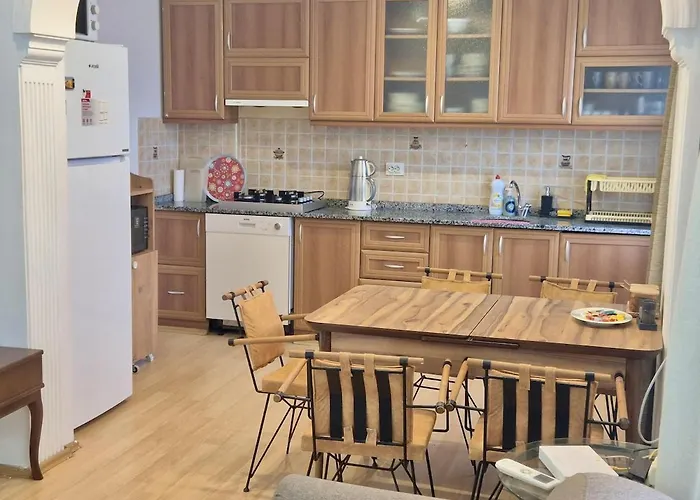 Beachside Duplex With Patio 安塔利亚
