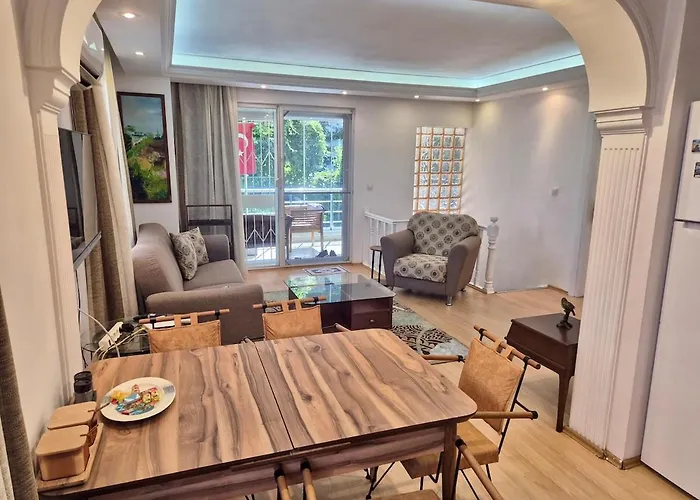Beachside Duplex With Patio 公寓 安塔利亚